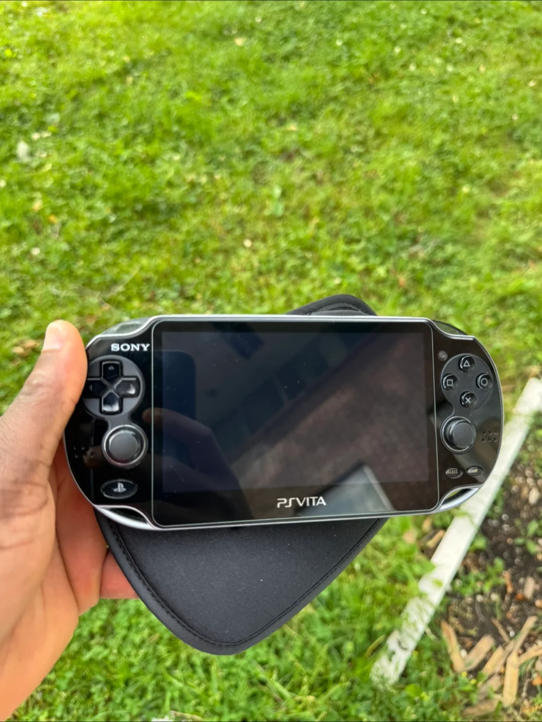 Sony PlayStation Vita PCH-1001 + 3 Games thumbnail