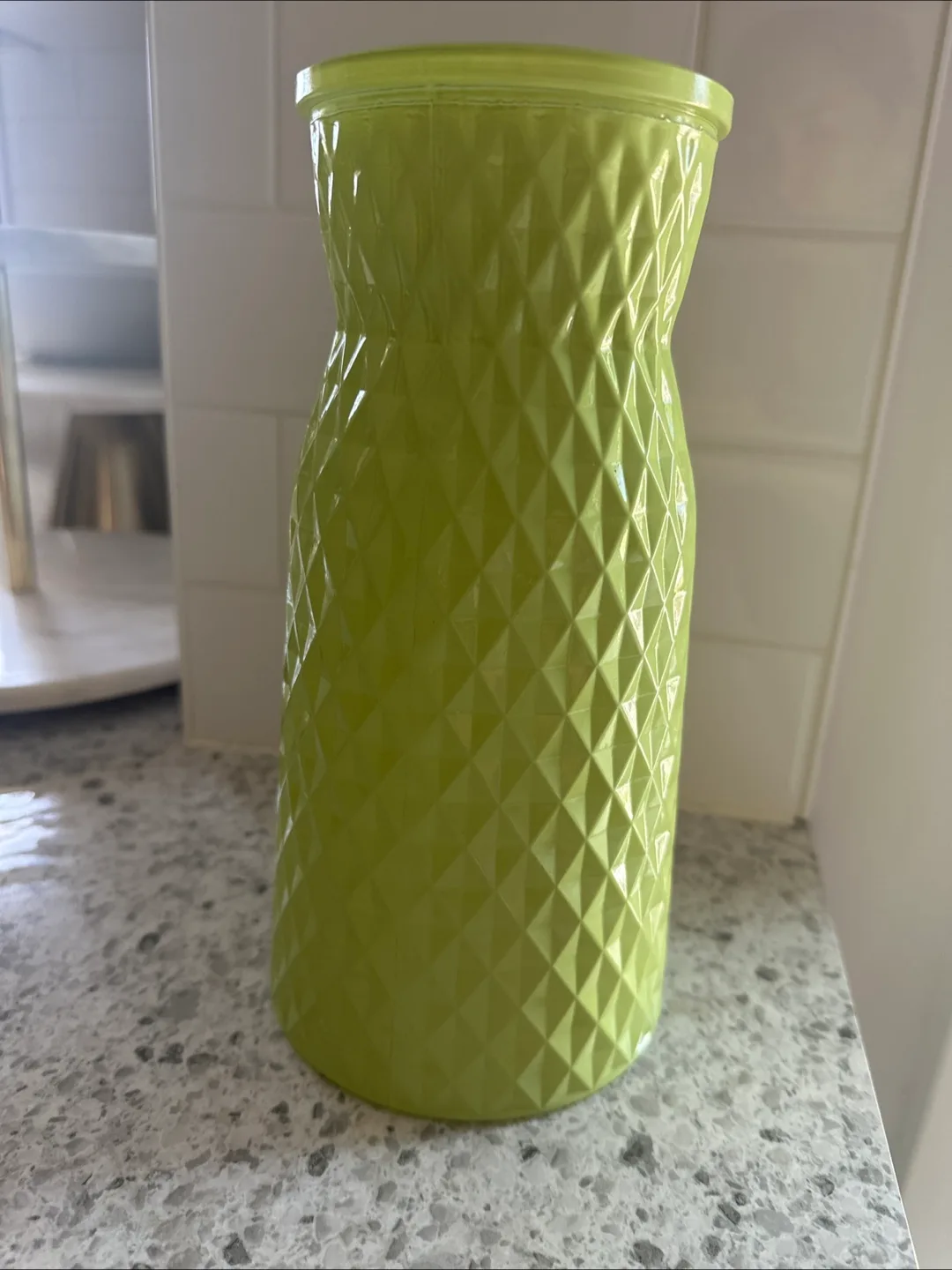 Green Glass Vase 🇨🇦 thumbnail