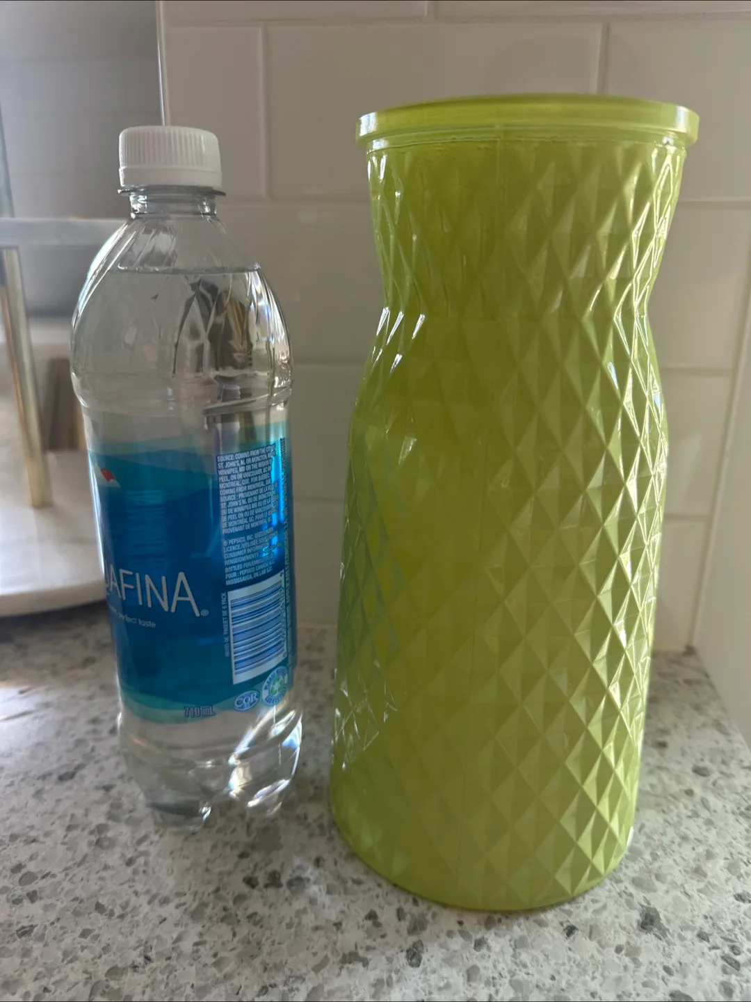 Green Glass Vase 🇨🇦 image indicator(2)