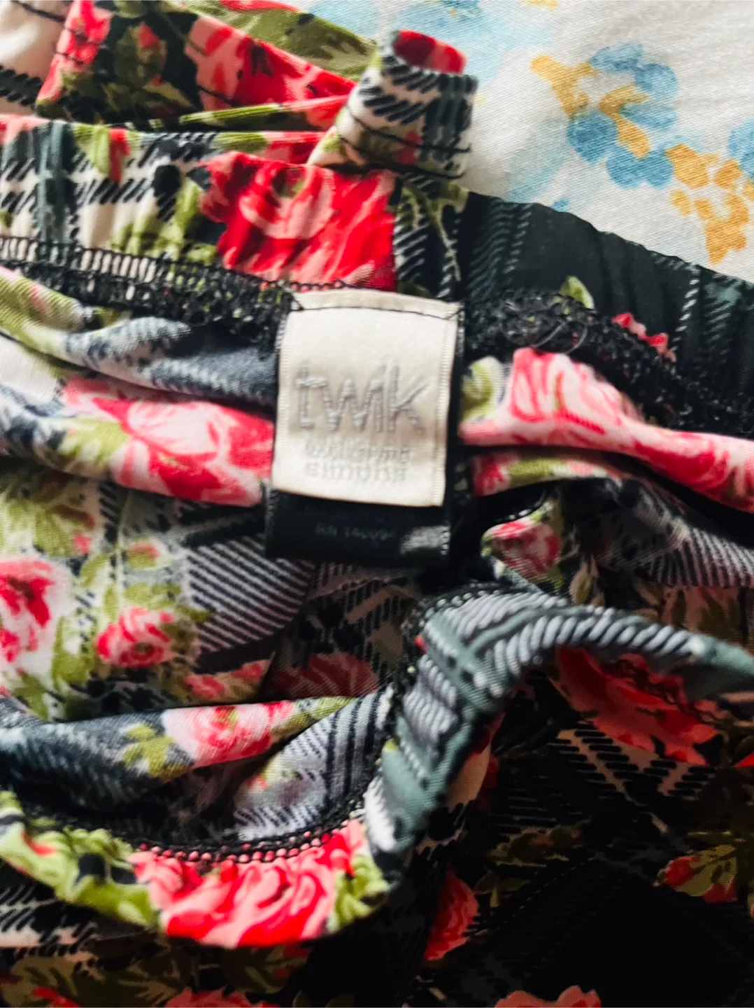 Simons tights image indicator(2)