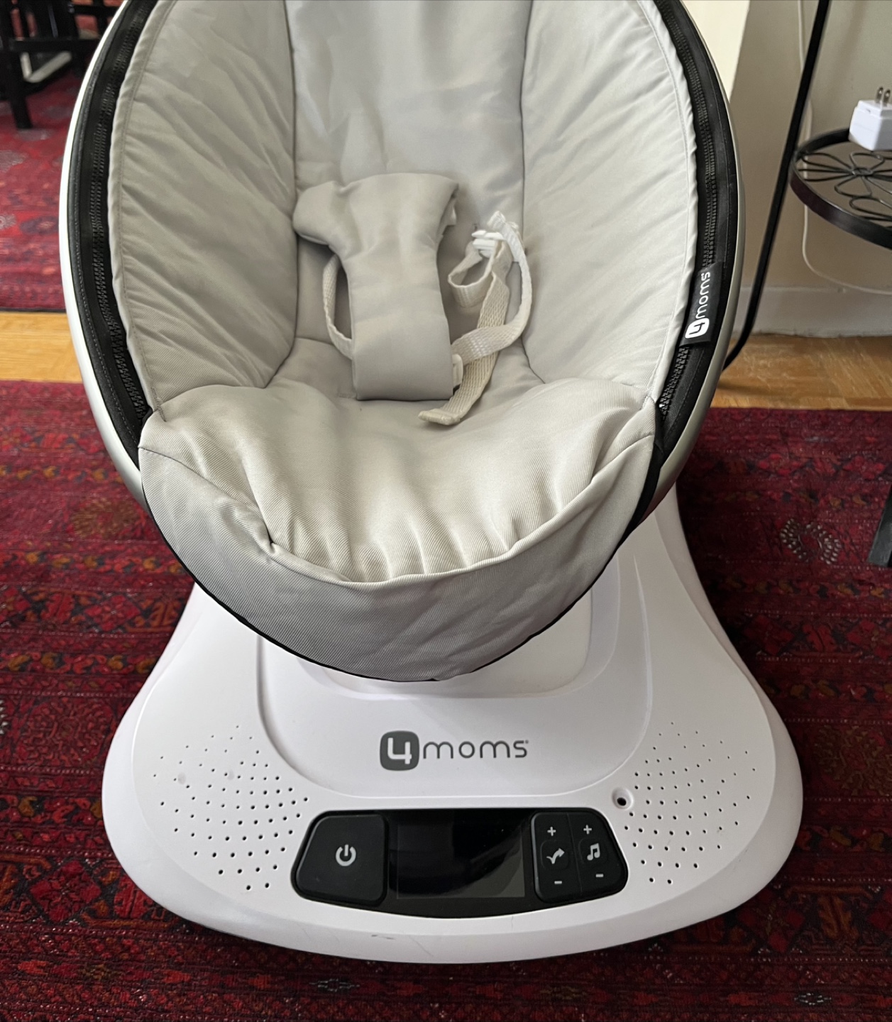 4moms mamaRoo Baby Swing - Excellent Condition!