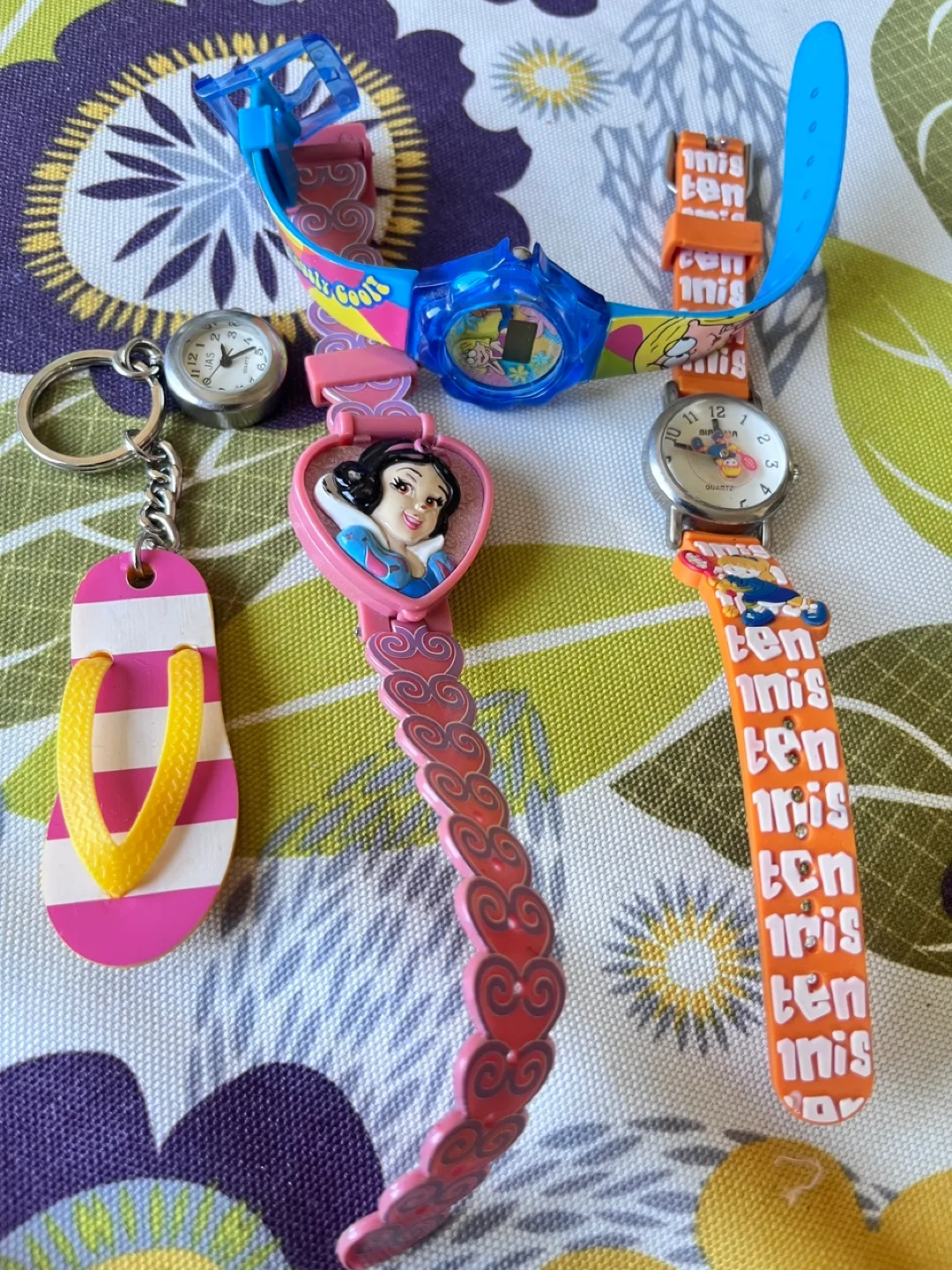 Vintage Brooches & Keychains - Lot of 9 thumbnail