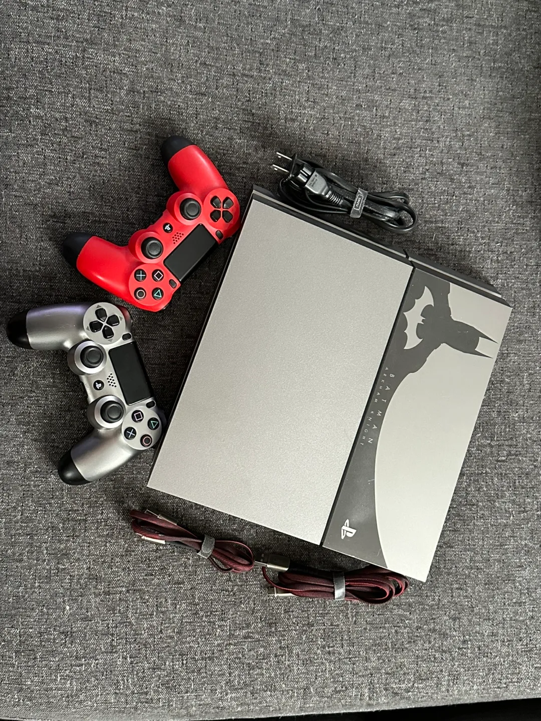 PlayStation 4 Batman Limited Edition Console + Games thumbnail