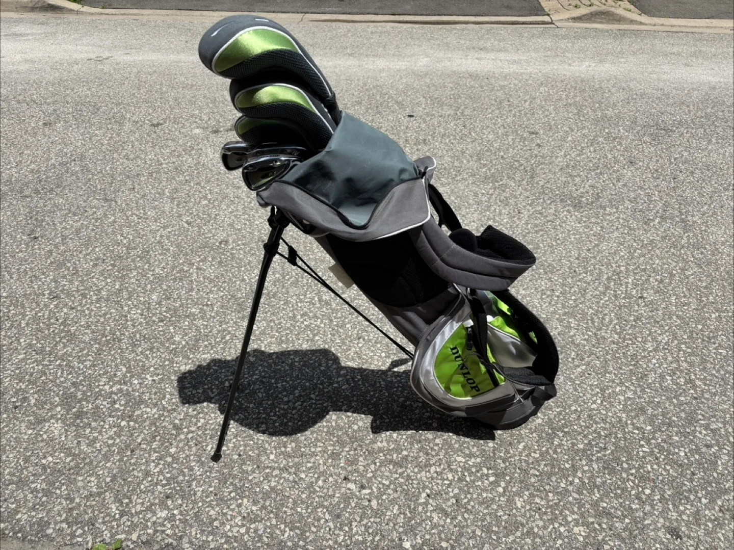 Dunlop Golf Club Set with Bag thumbnail