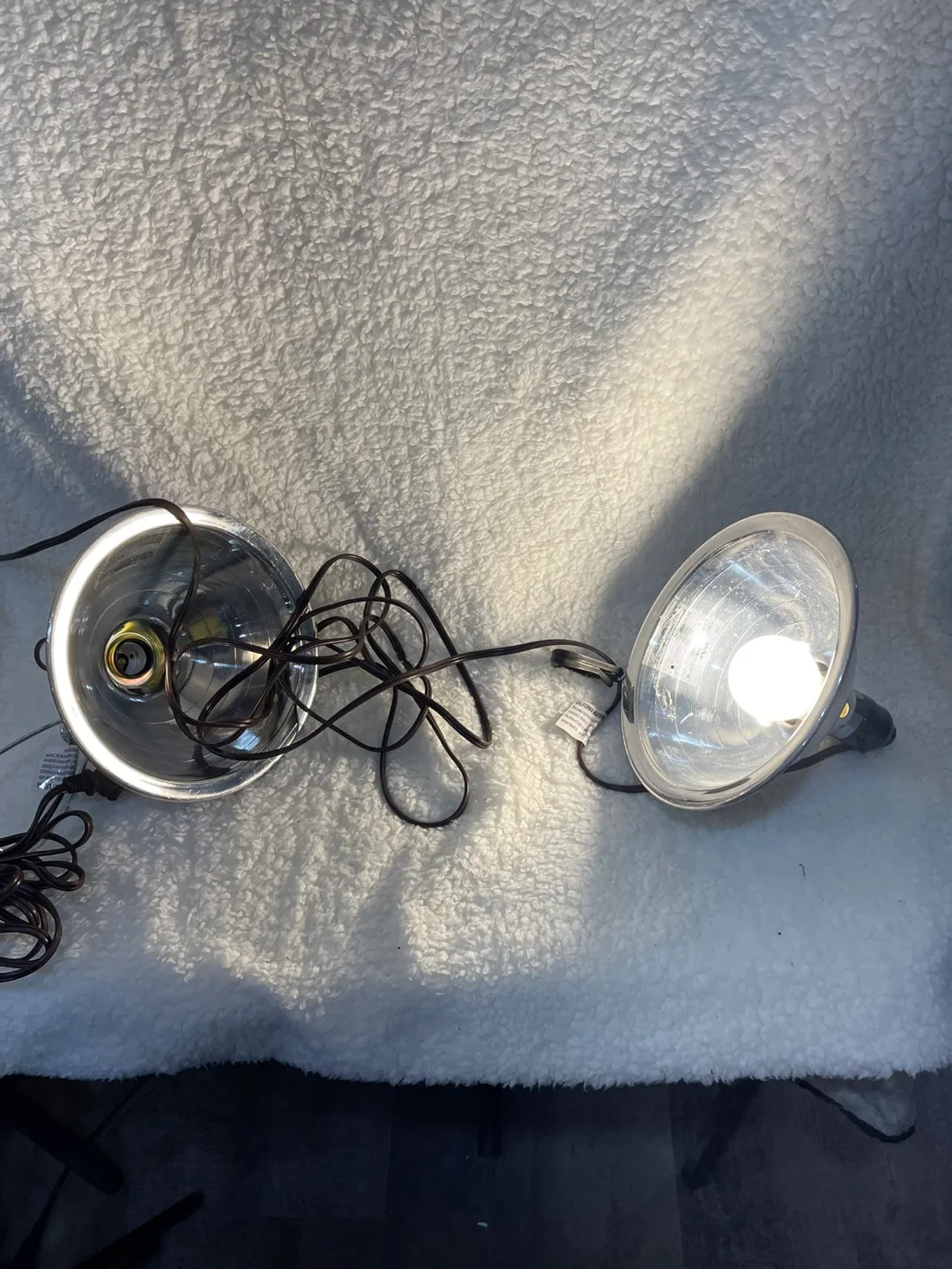 Two Clip-On Reflector Lamps image indicator(5)