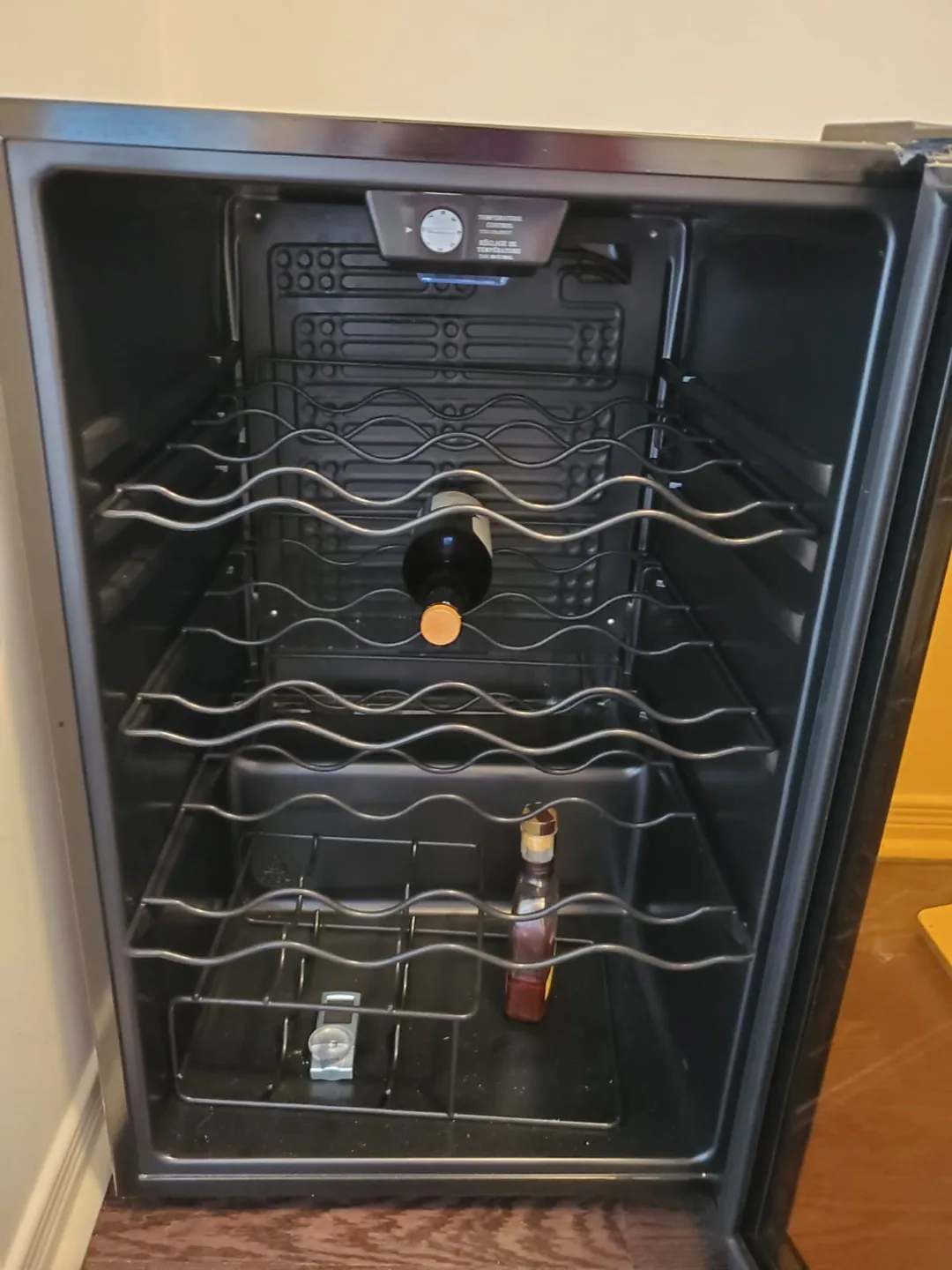 🇨🇦Magic Chef Wine Cooler🍁 image indicator(3)