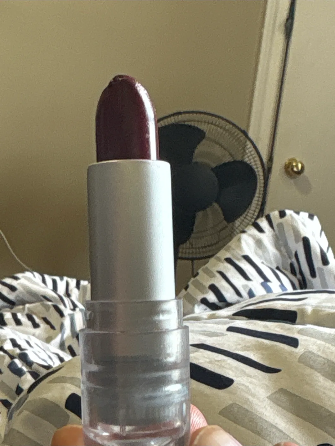 Lakme Enrich Matte Lipstick image indicator(2)