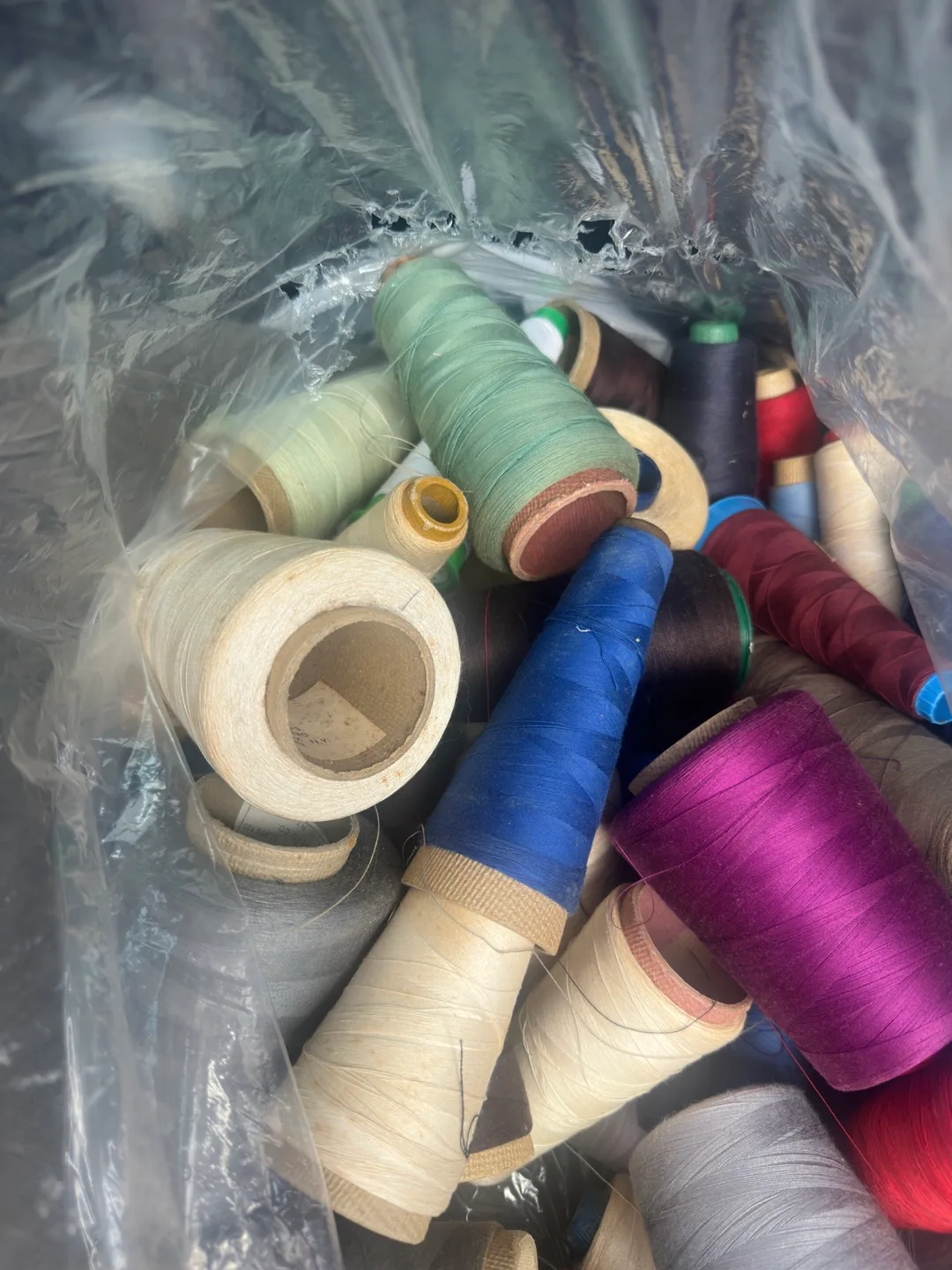 Bag of Assorted Thread Spools thumbnail