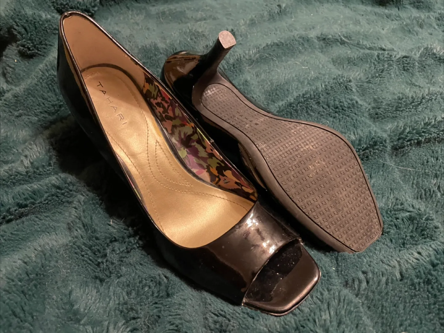 Tahari Black Heels thumbnail