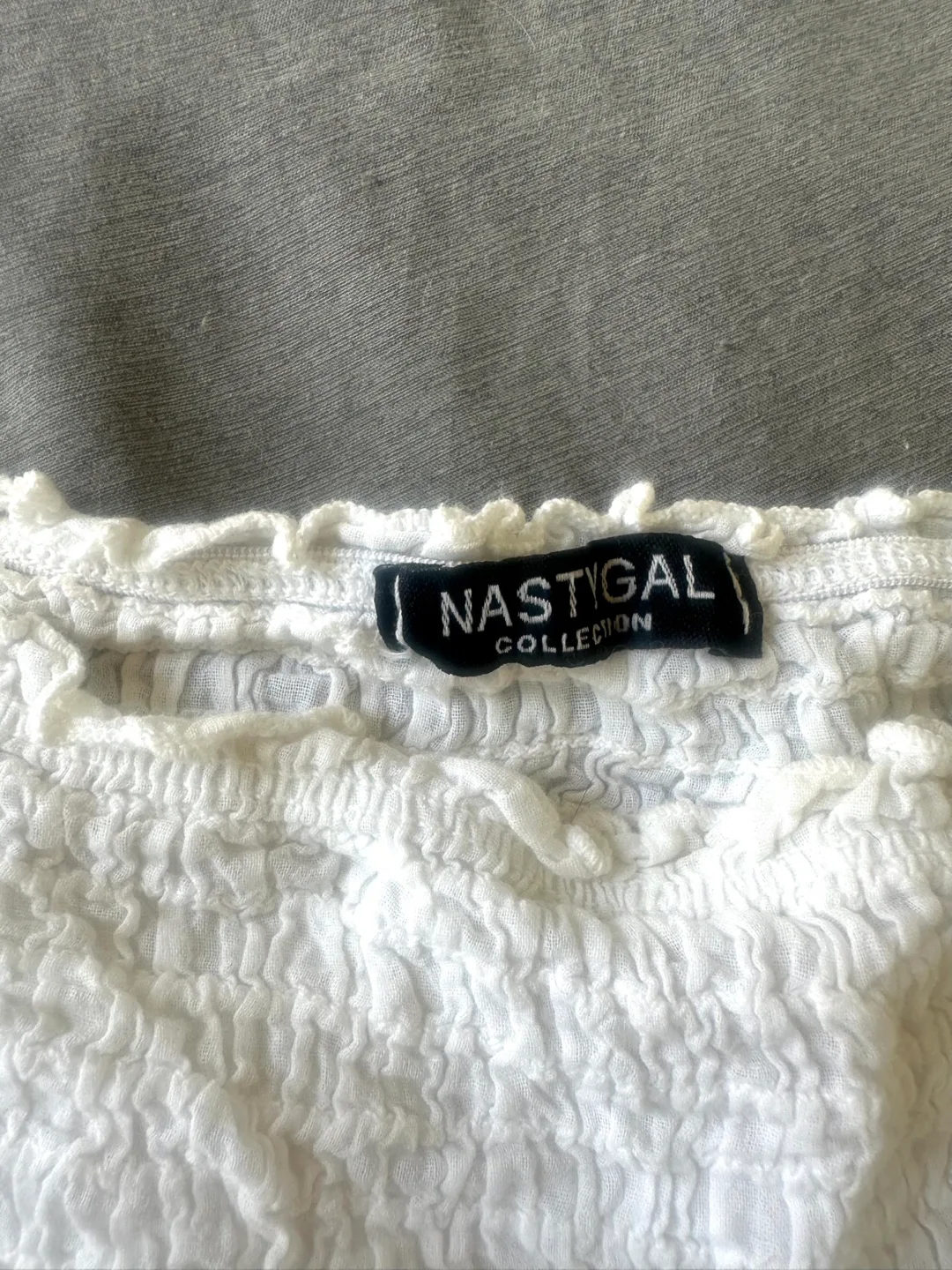 100% cotton White Off-Shoulder Top 🇨🇦by NastyGal- Size M image indicator(4)
