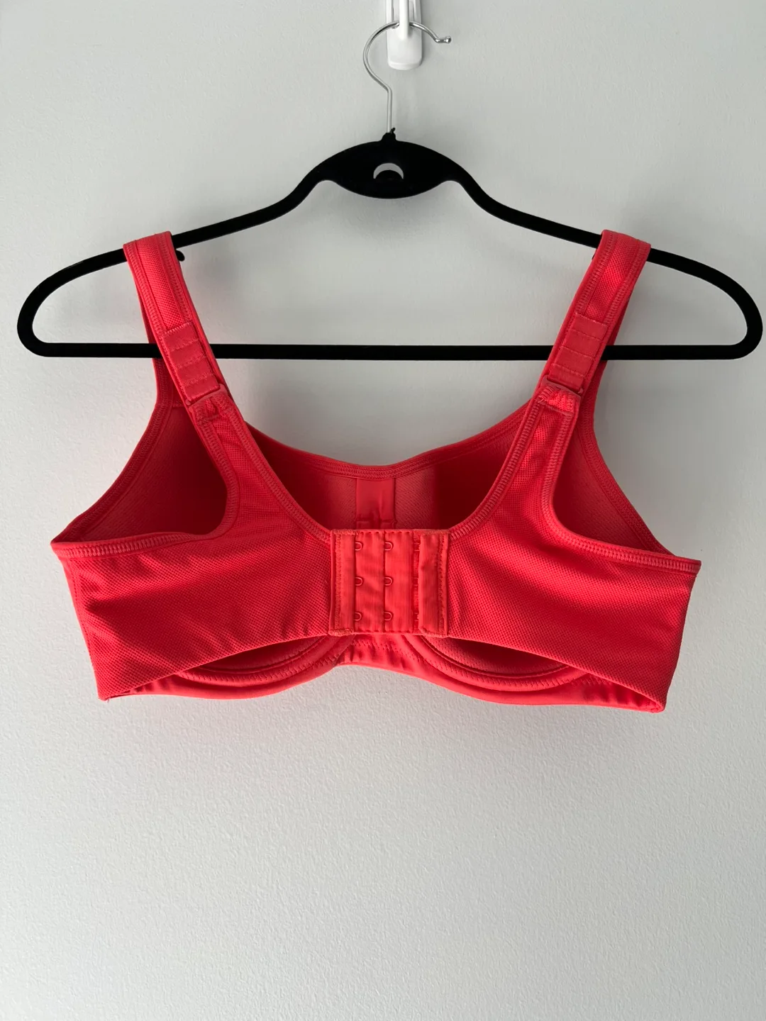 Wacoal Sports Bra - Size 32C image indicator(2)