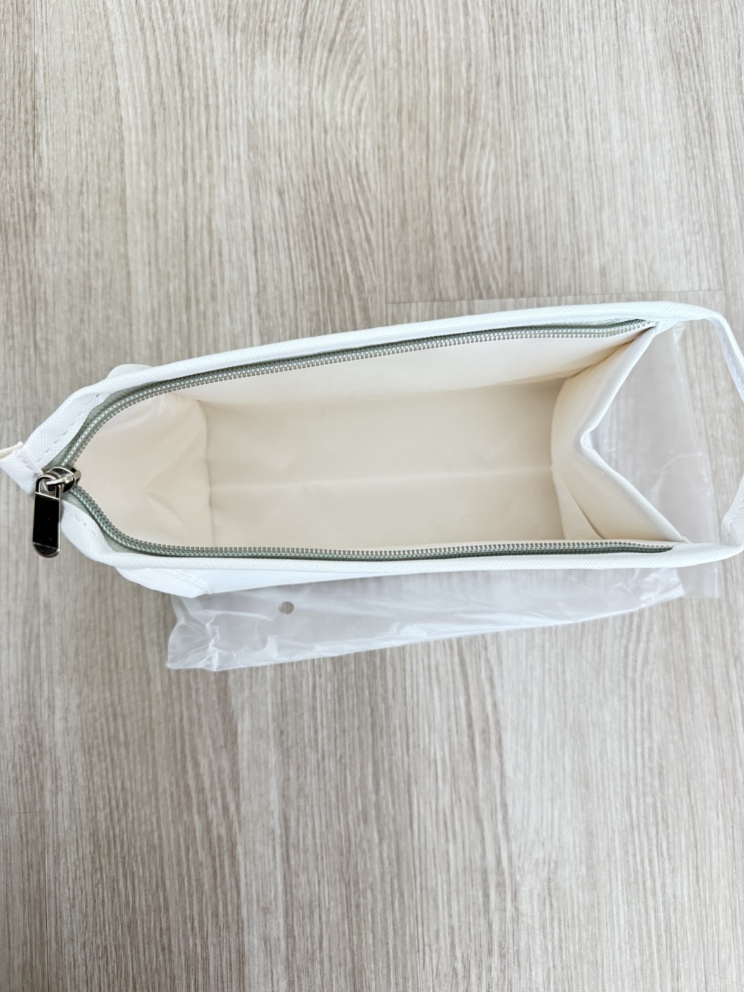 Alastin Essentials White Cosmetic Bag - New - photo 3