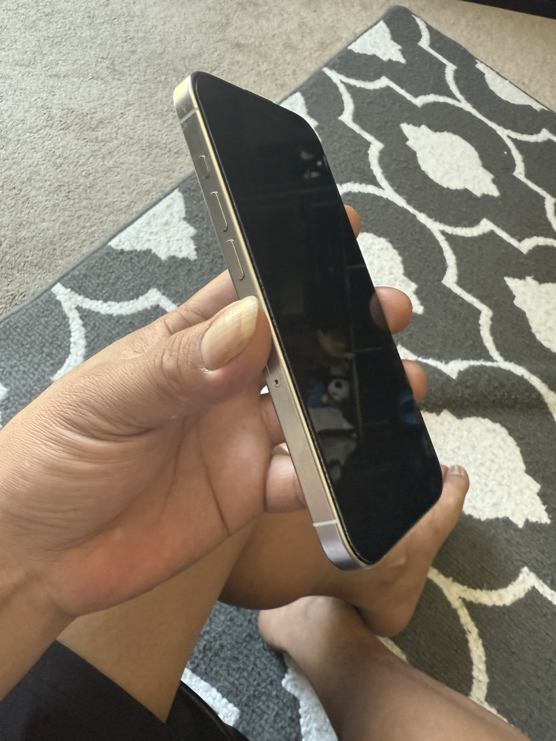 Apple iPhone 15 Pro - photo 2