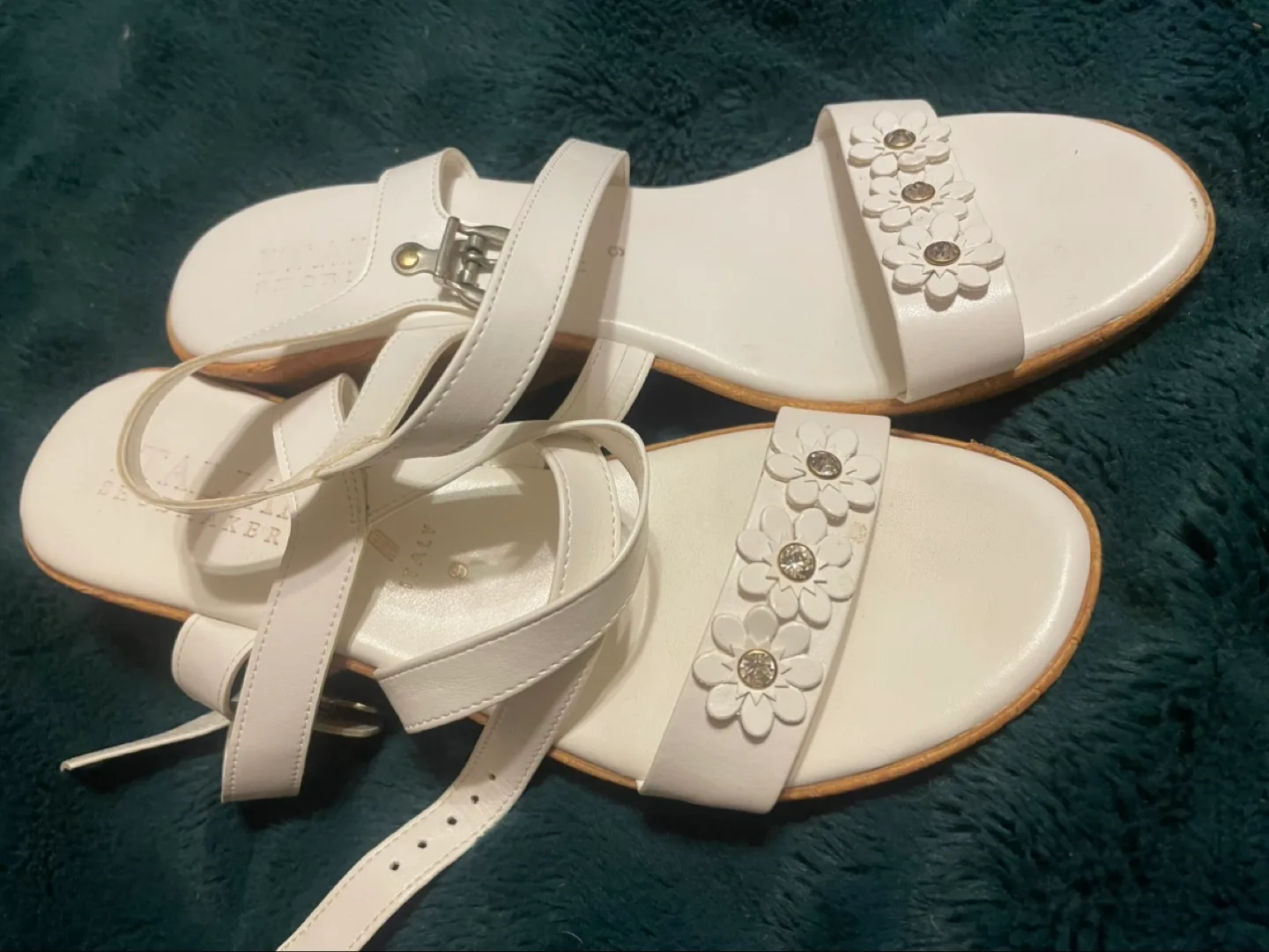 Italian Shoemakers White Sandals- size 9 (made in Italy) thumbnail