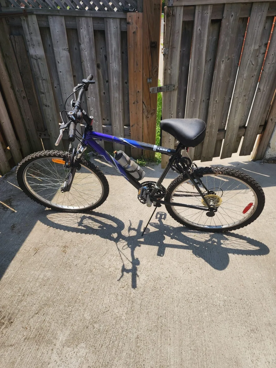 Mountain Bike - Blue & Black image indicator(4)