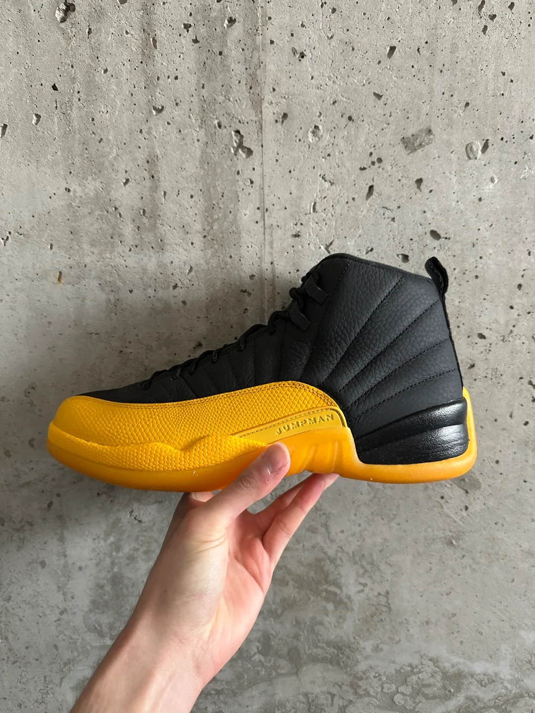 Air Jordan 12 Retro Black/University Gold, Size 10 US thumbnail