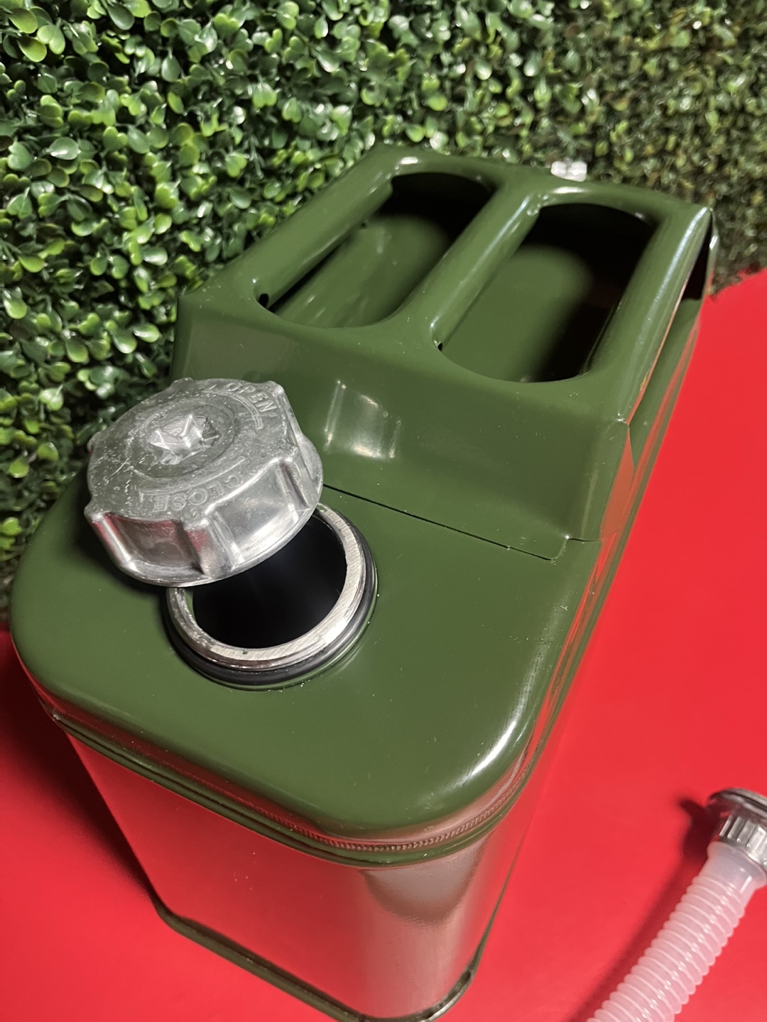 Green Metal Jerry Can 10L - photo 4