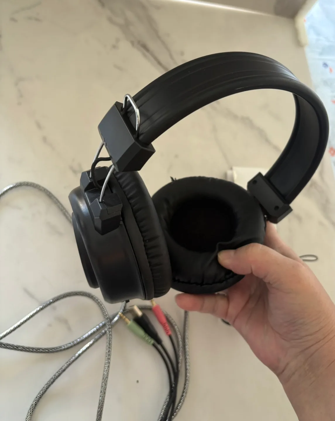 Gaming Headset + Free Sony Earphones image indicator(3)