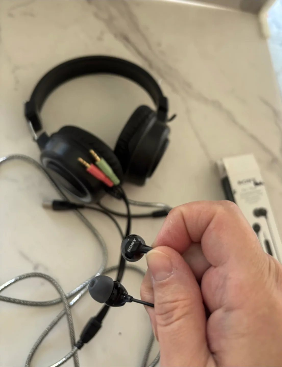 Gaming Headset + Free Sony Earphones image indicator(5)