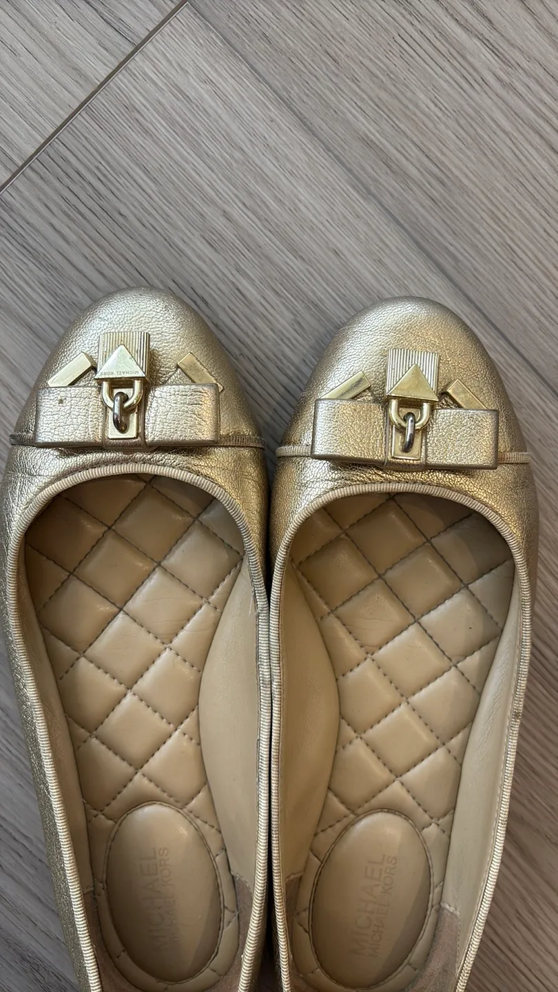 Michael Kors Honey Ballet flat in metallic gold size 5 image indicator(3)