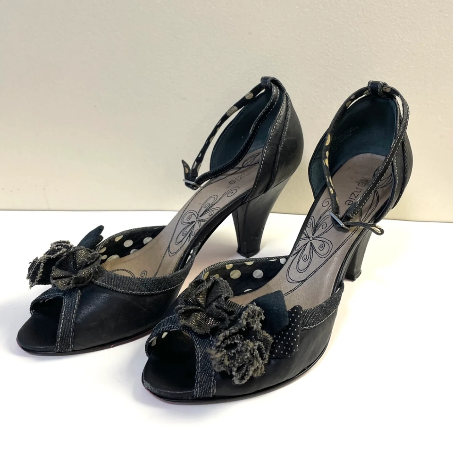 Kenzie Ankle Strap Leather Heel Sz 10 image indicator(2)