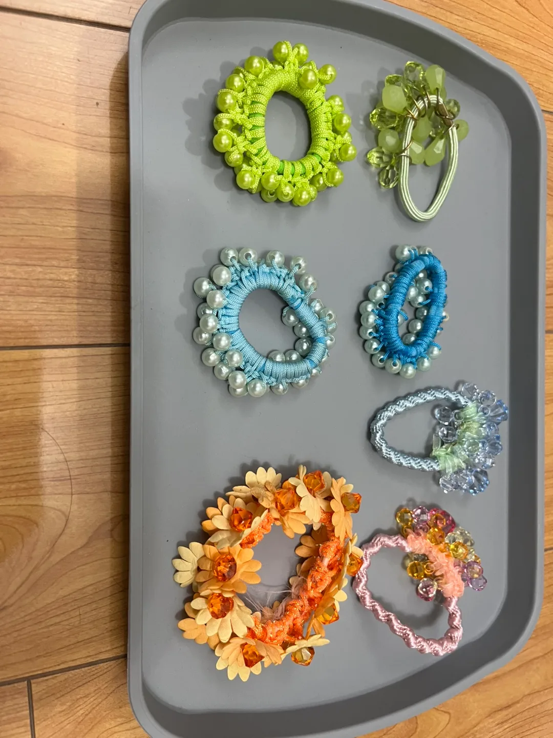 Assorted Decorative Hair Ties (New) image indicator(2)