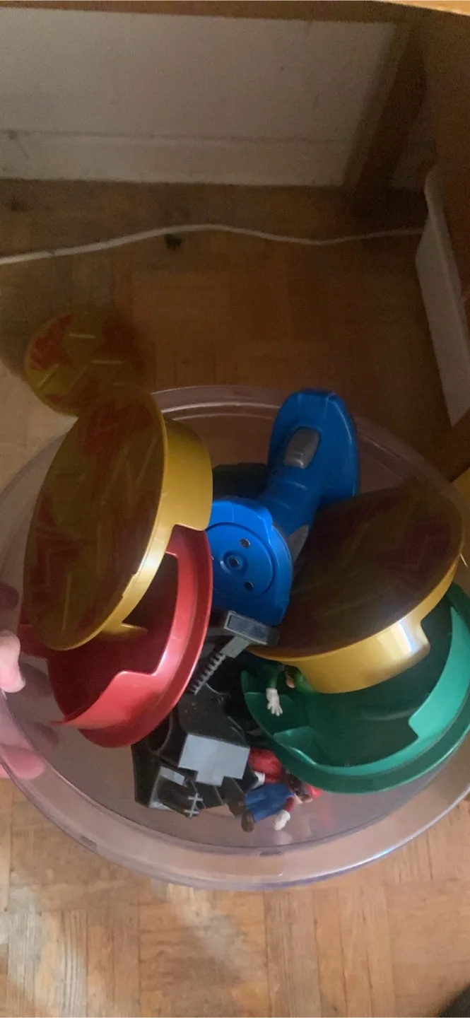 Beyblade arena and accesories thumbnail