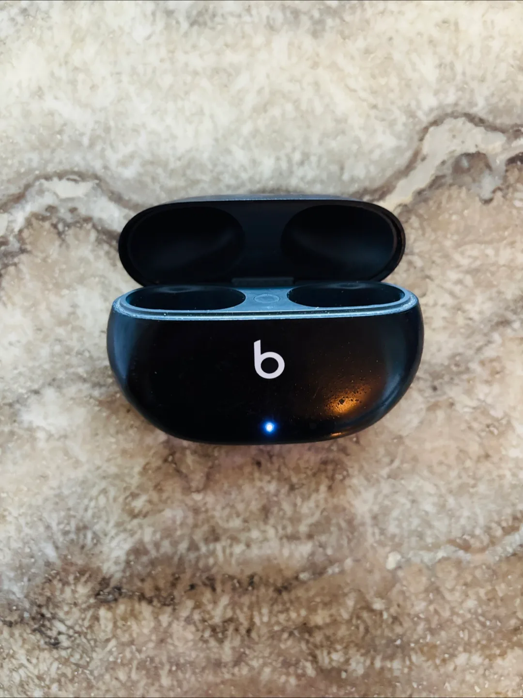 Beats Studio Buds Charging Case - Black thumbnail