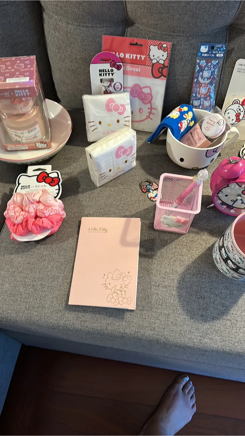 Hello Kitty Bundle image indicator(4)