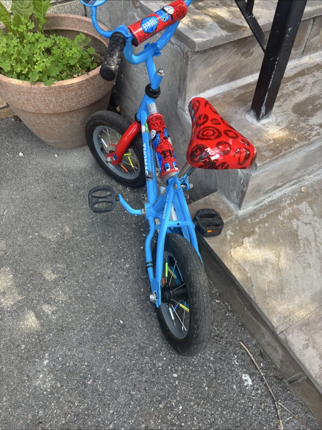 Thomas the Tank Engine Kids' Bike 12” (age 3-5) - photo 3