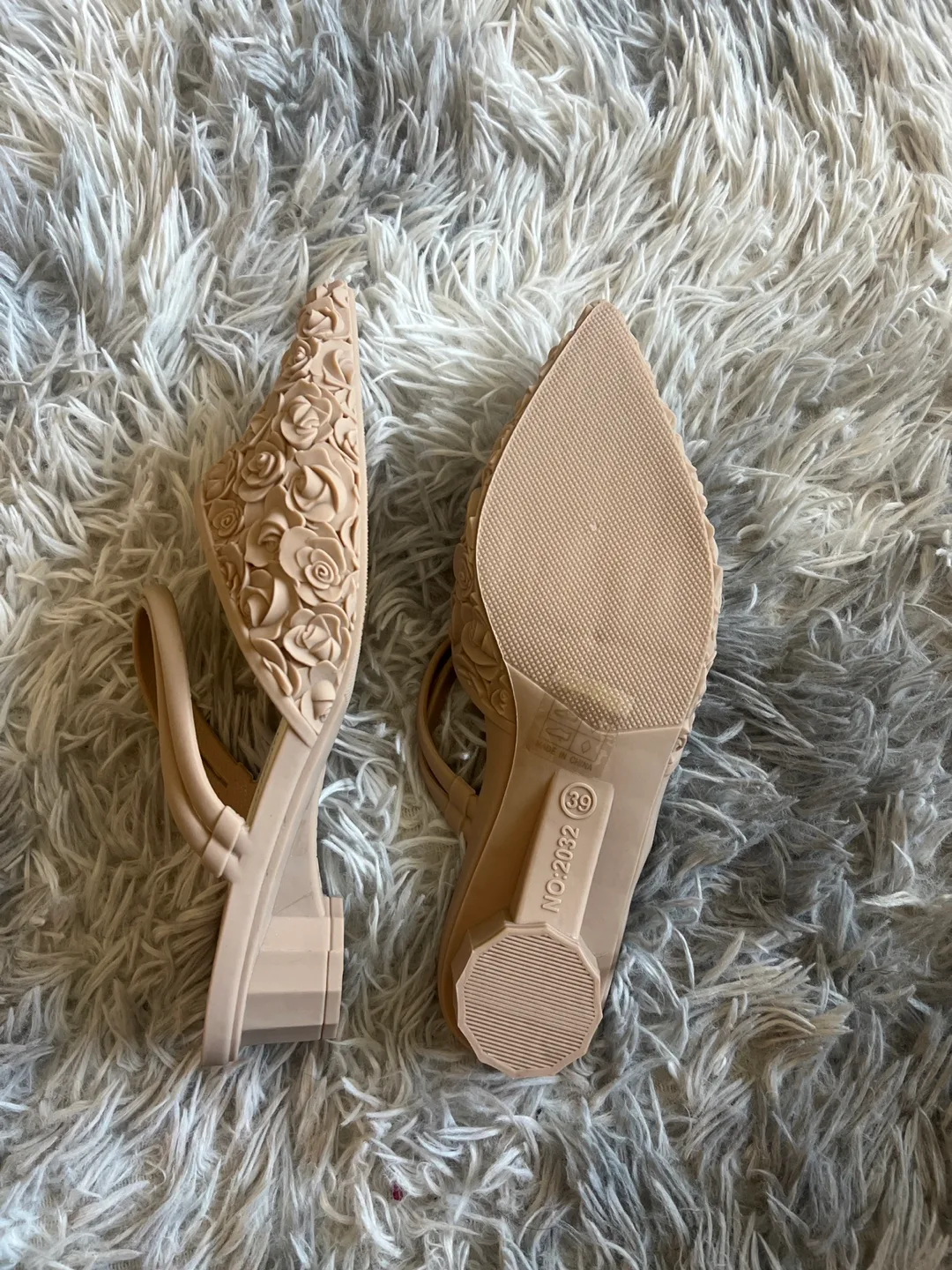 New Beige Slingback Heels - Size 39 image indicator(2)