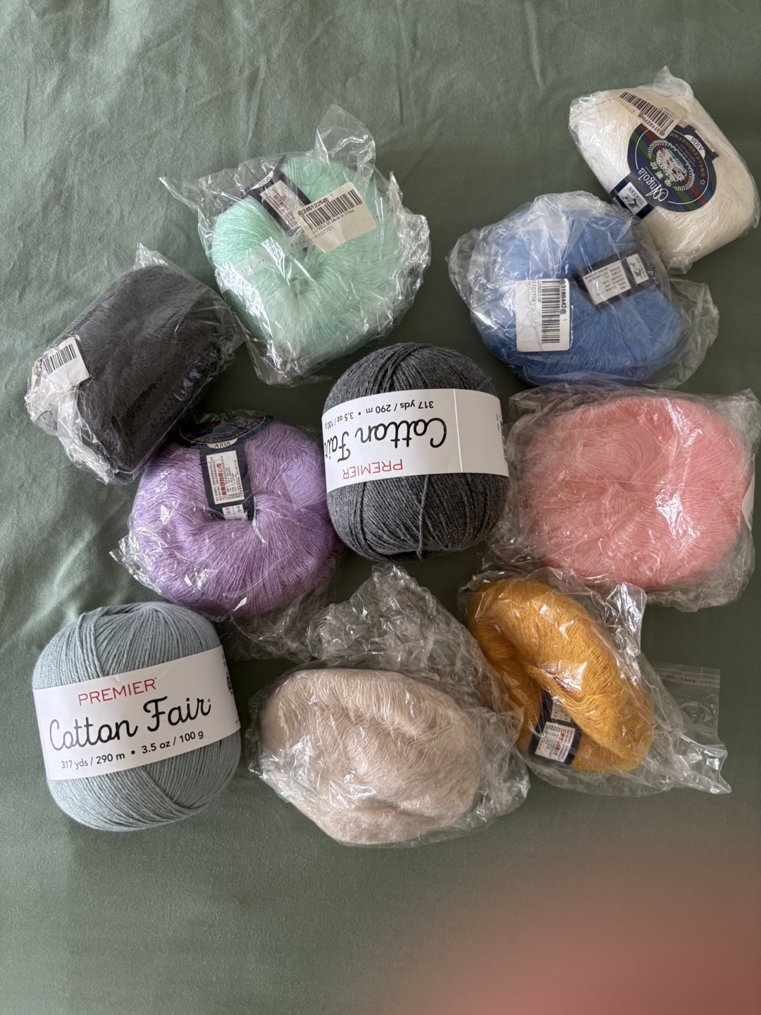 Yarn Lot: Bernat, Premier, Loops & Threads - photo 2
