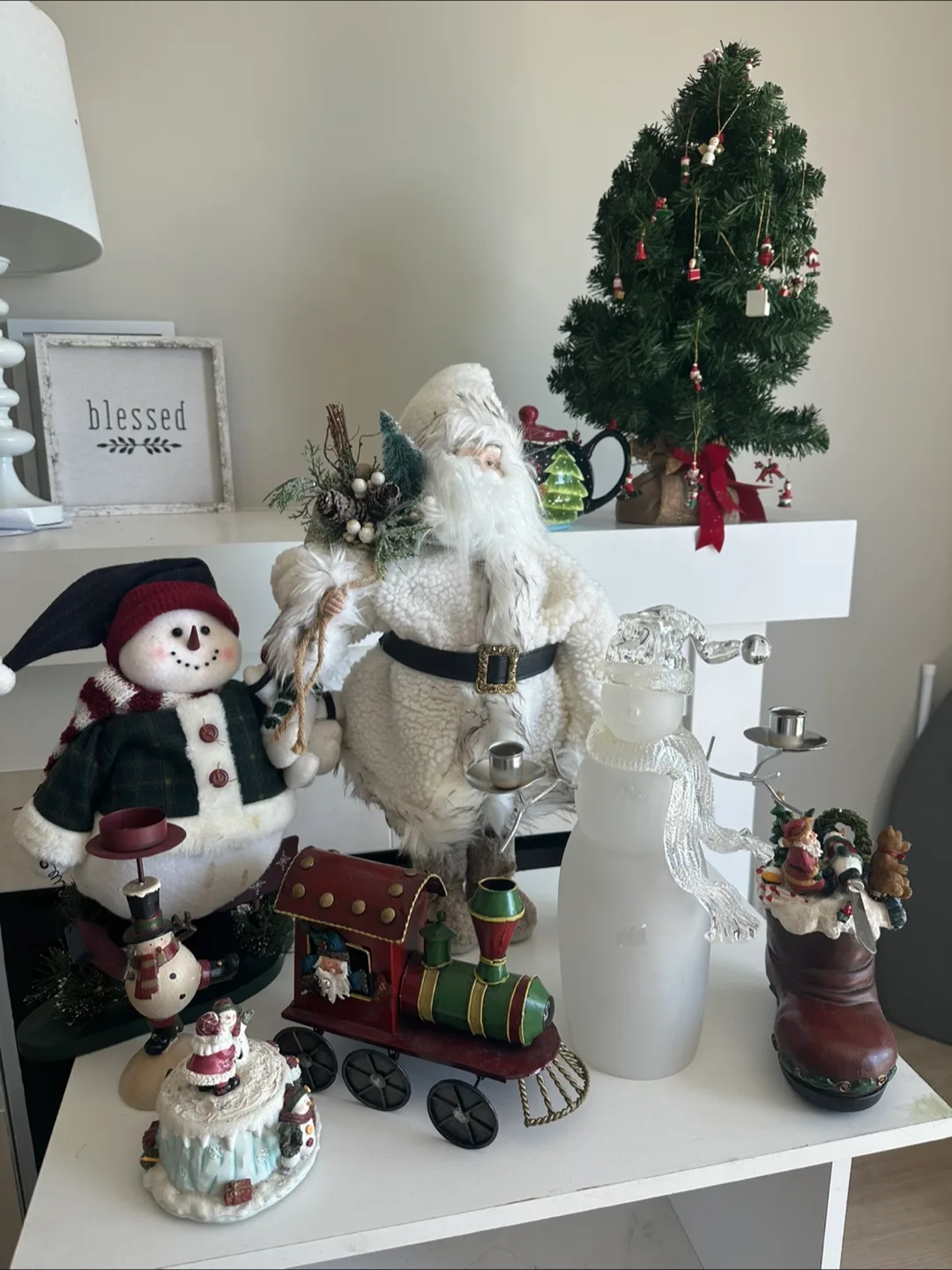 Christmas Holiday Decorations thumbnail