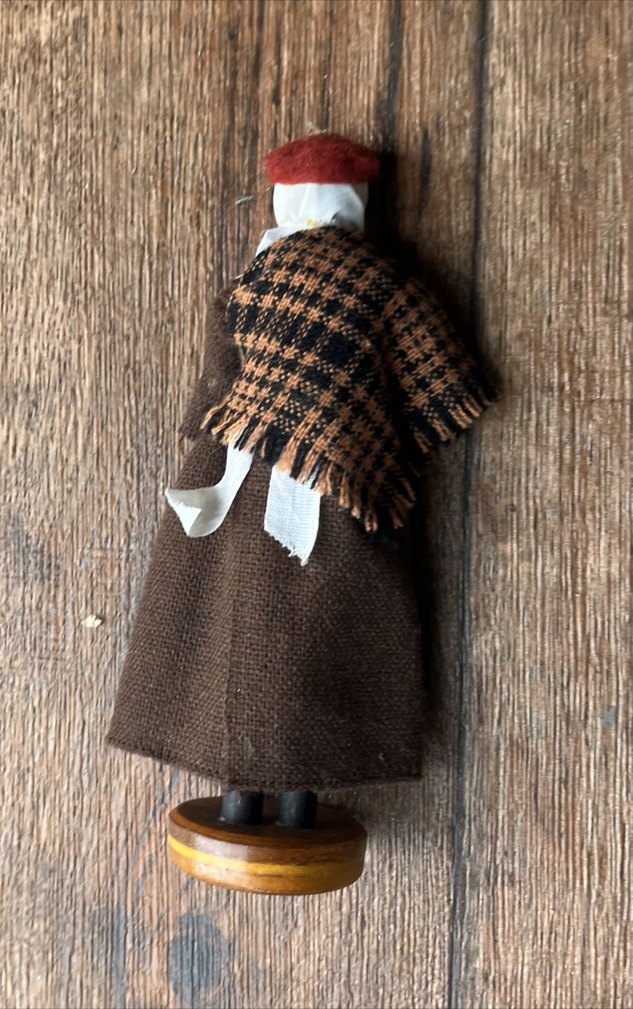 Cockle Seller Doll - Handmade in Wales - photo 2