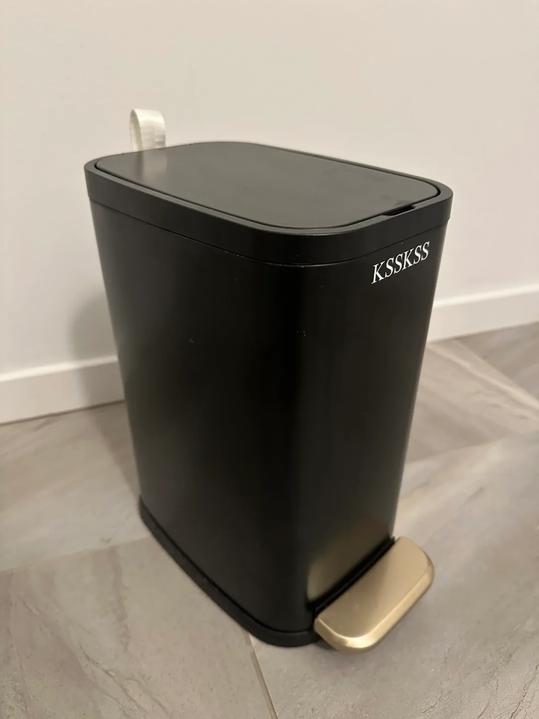 Small bathroom trash bin thumbnail