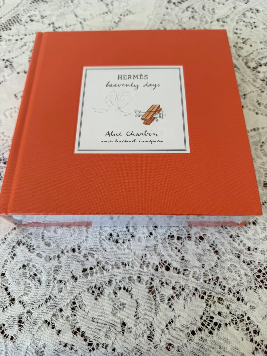 🎁 Hermes: Heavenly Days Book 🆕 (Retail value: $57.00 before tax) image indicator(6)