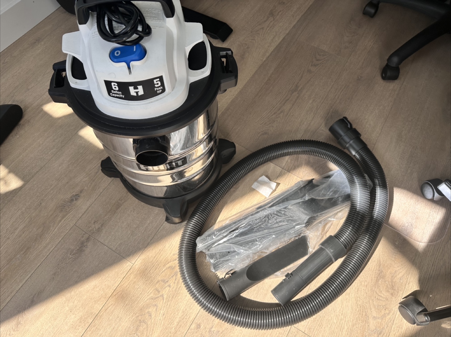 Hart Stainless Steel 6-Gallon Wet/Dry Vacuum