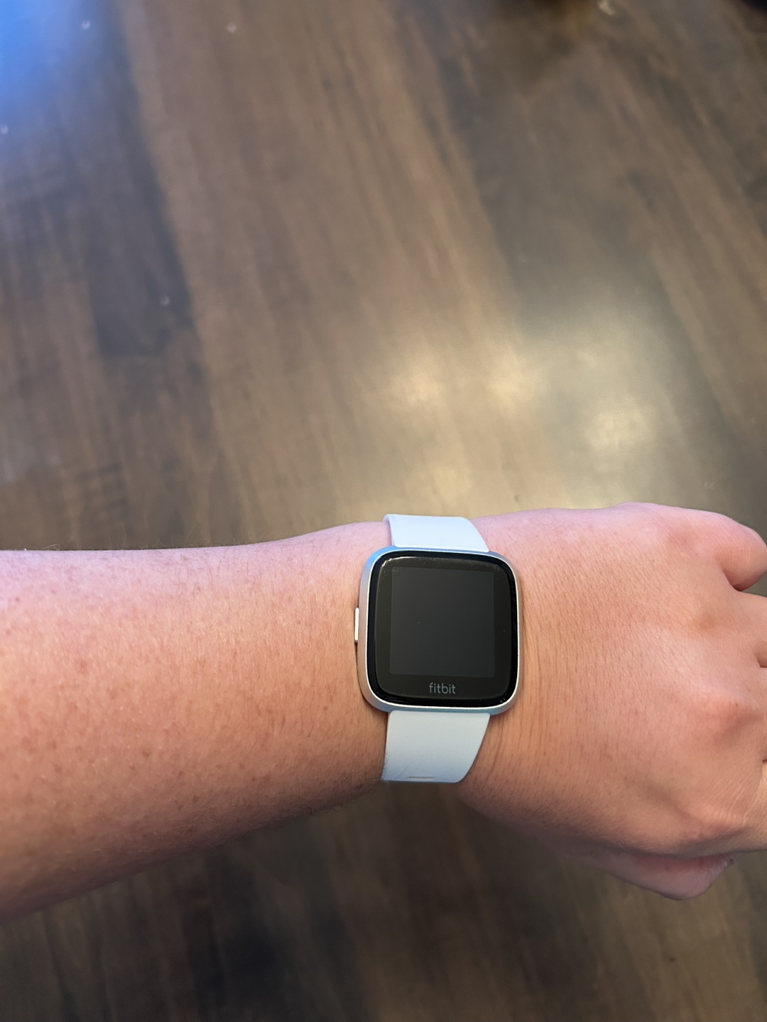 Fitbit Versa Smartwatch with Charger - photo 2