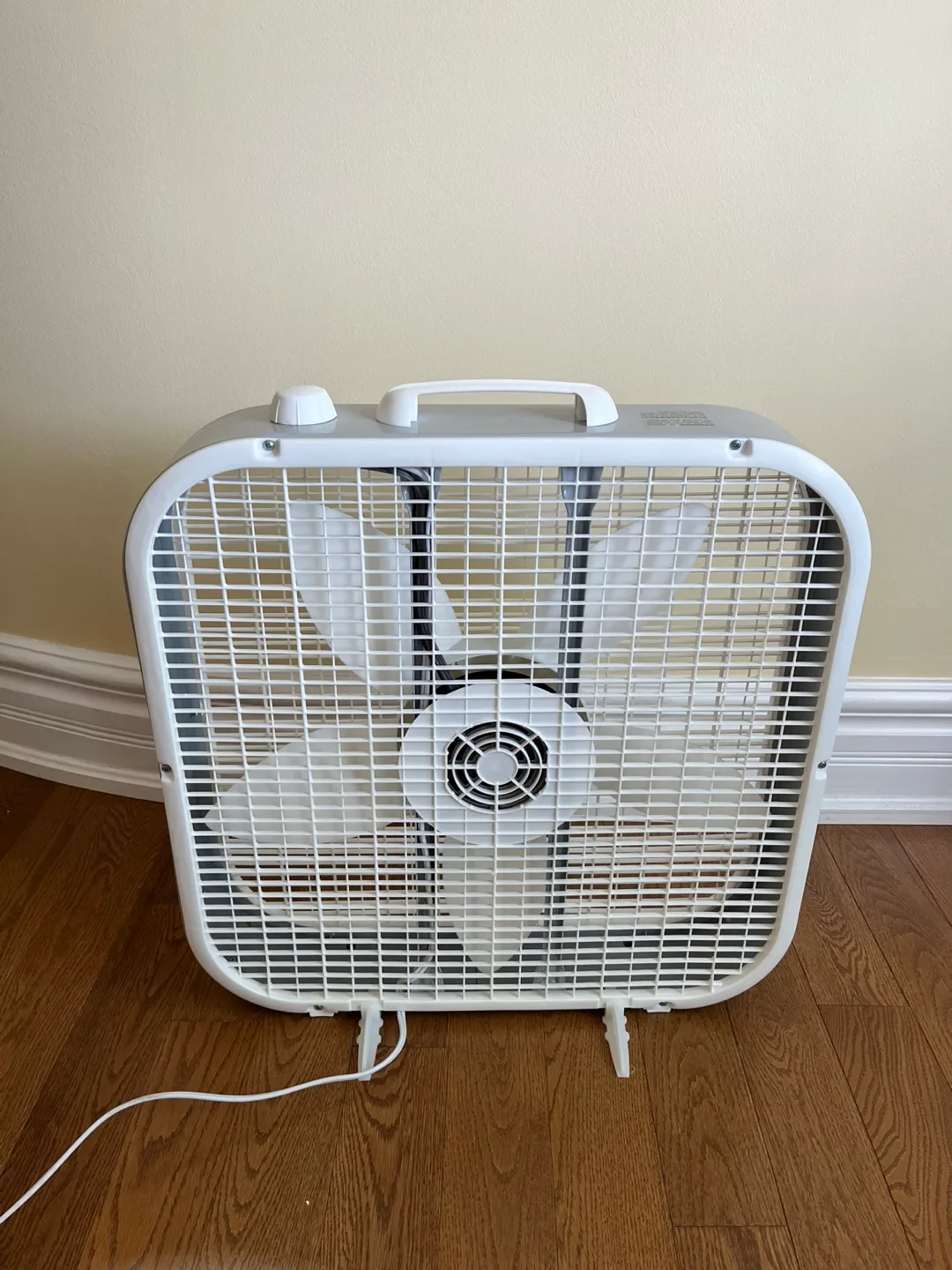 Lasko Box Fan - White image indicator(2)