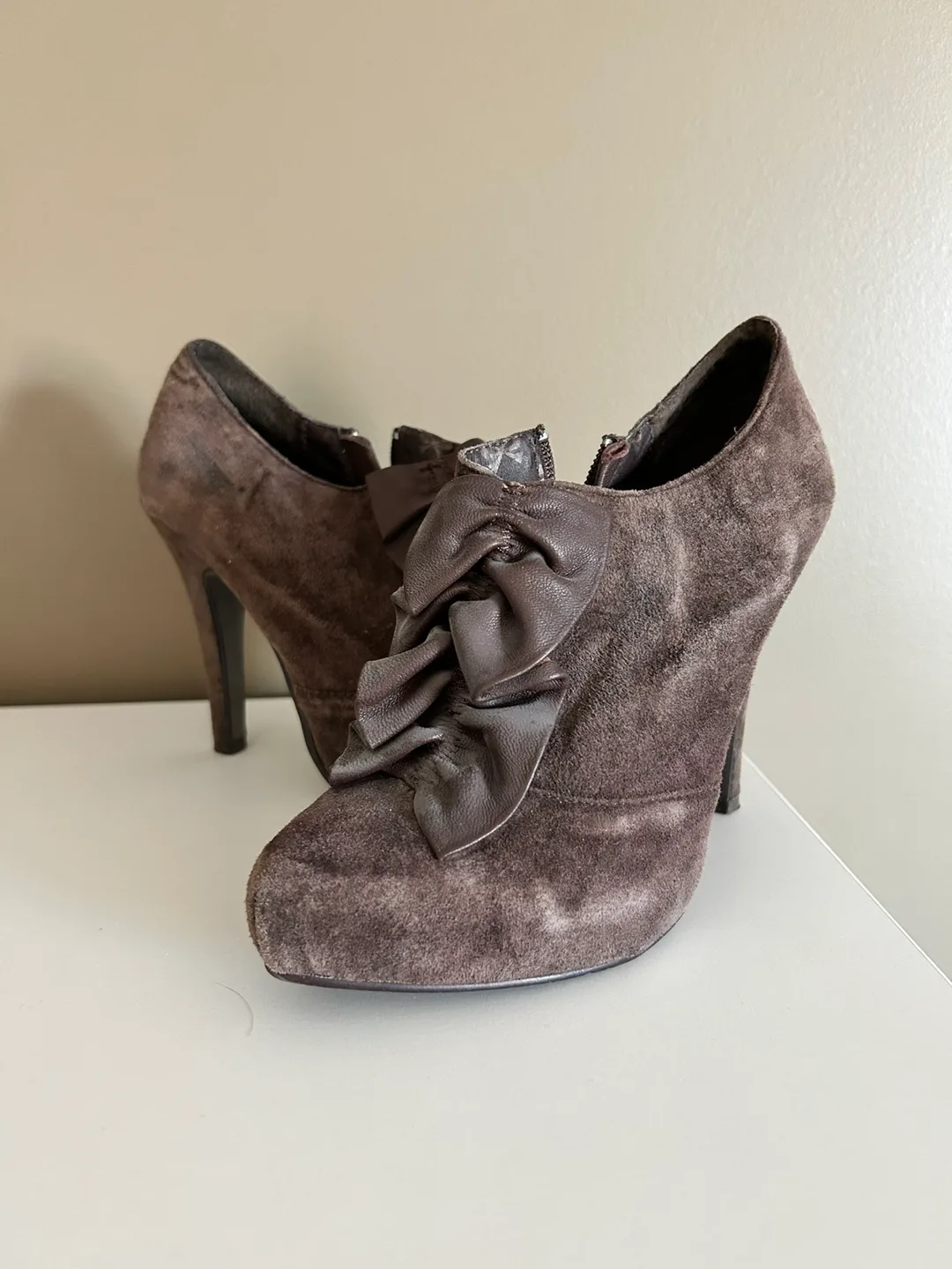 Dollhouse size 6 heels image indicator(3)