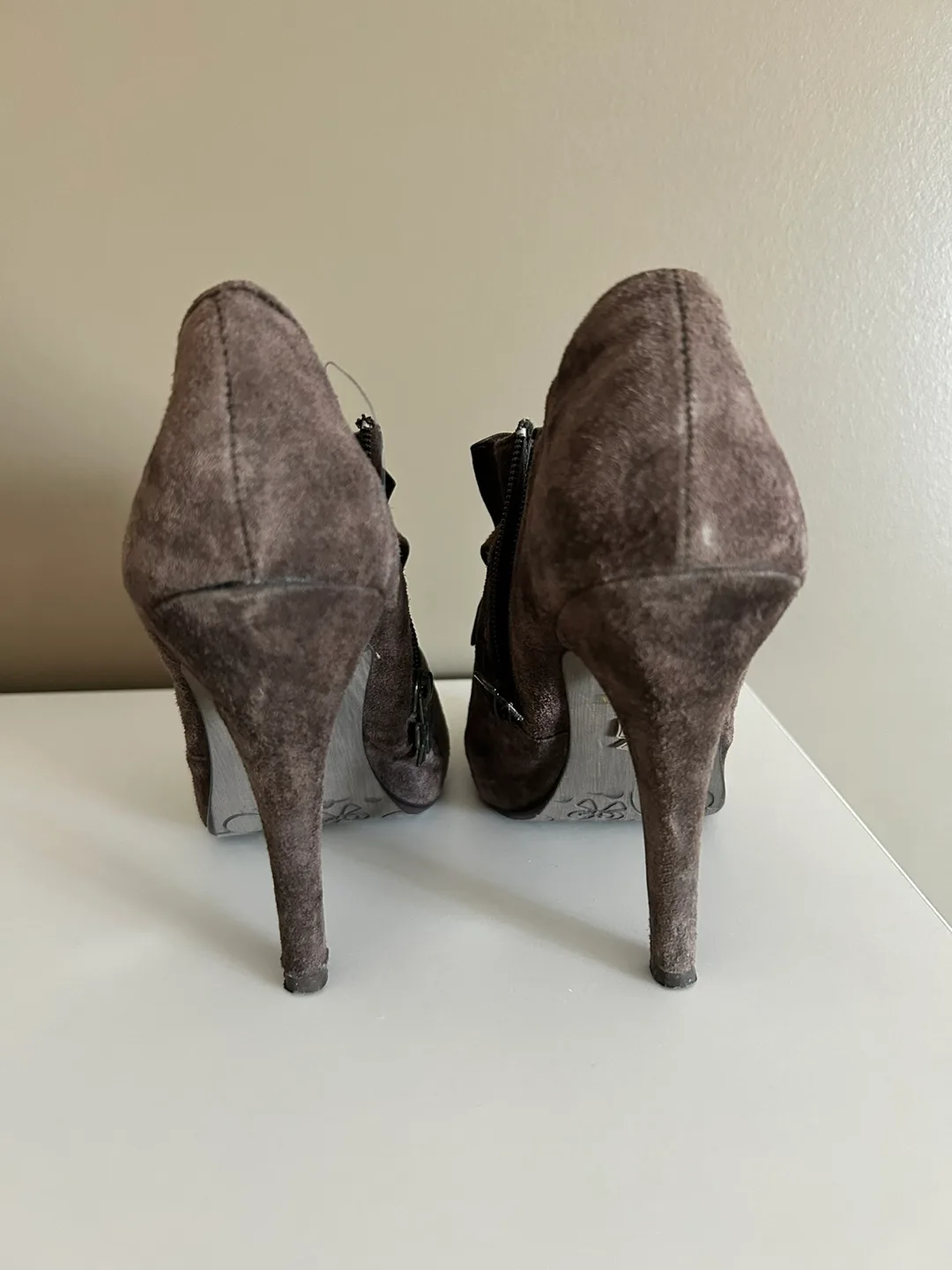 Dollhouse size 6 heels image indicator(5)