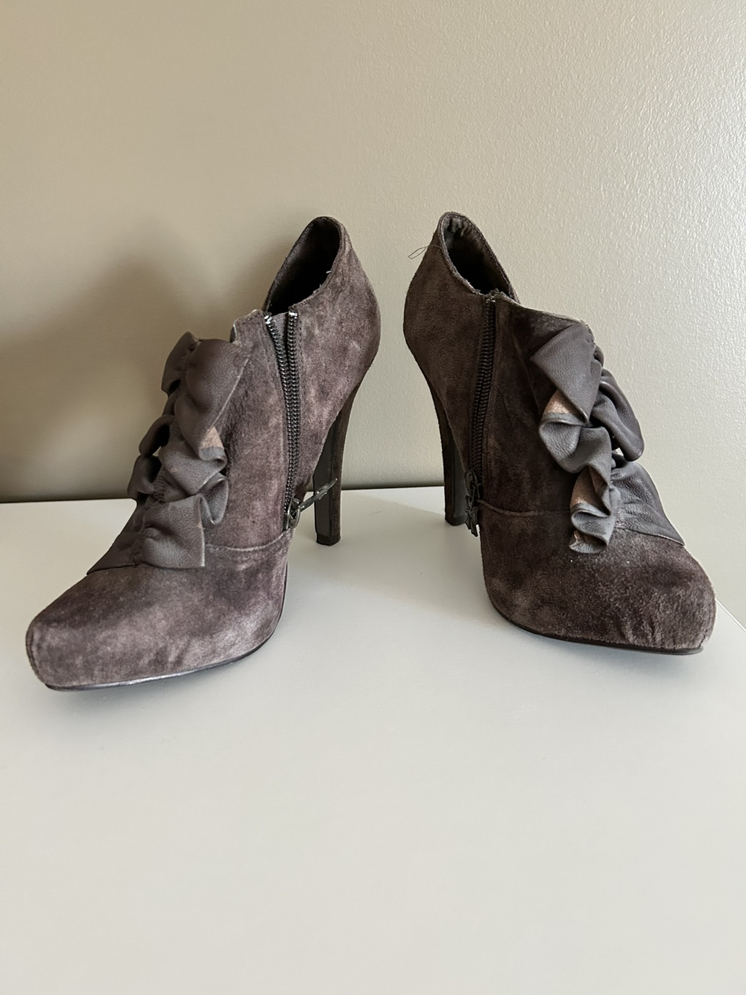 Dollhouse size 6 heels - photo 4