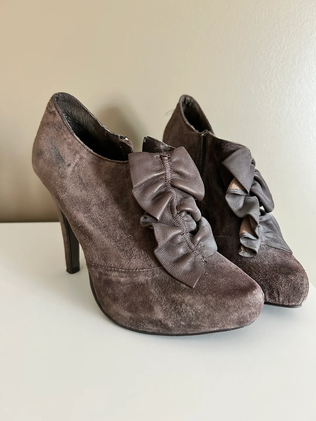 Dollhouse size 6 heels thumbnail