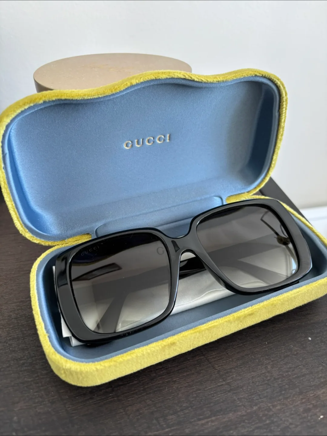 Gucci Black Square Sunglasses 🇨🇦 thumbnail
