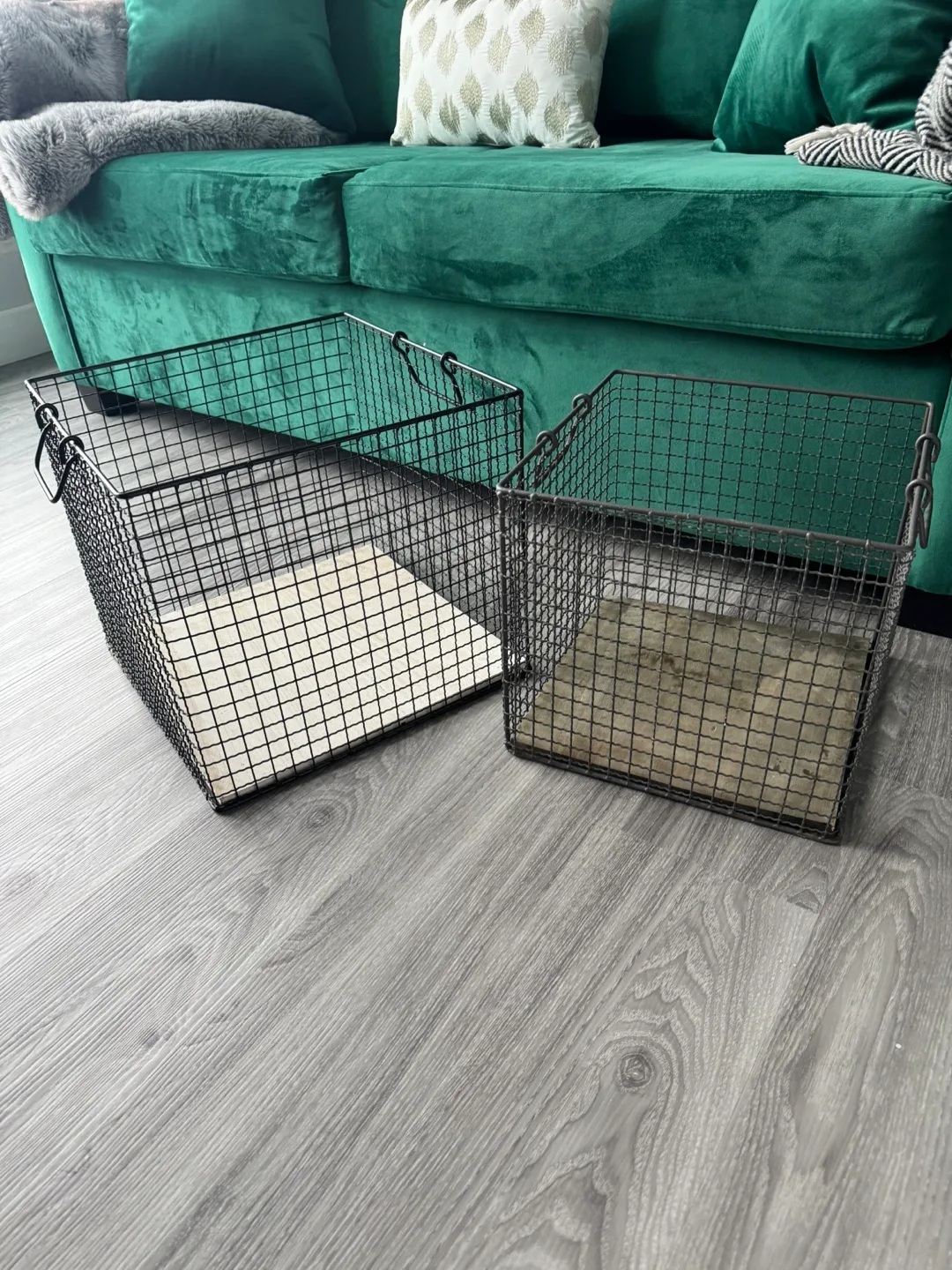 2 Wire Baskets Wooden Bottoms image indicator(4)