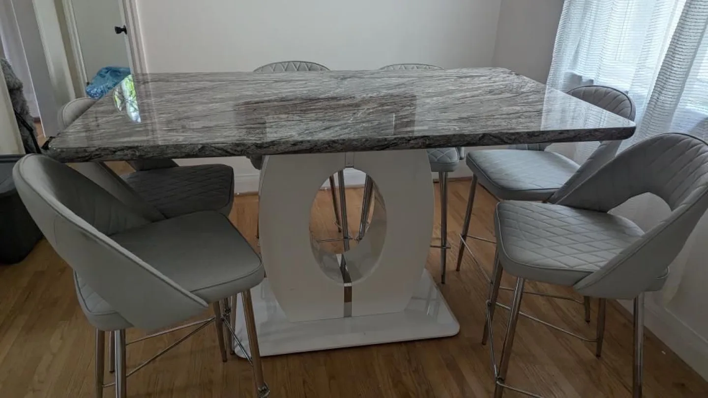 Selling Marble dining table thumbnail