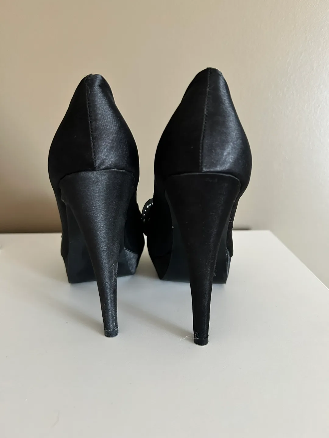 Club couture black size 6 heels image indicator(3)