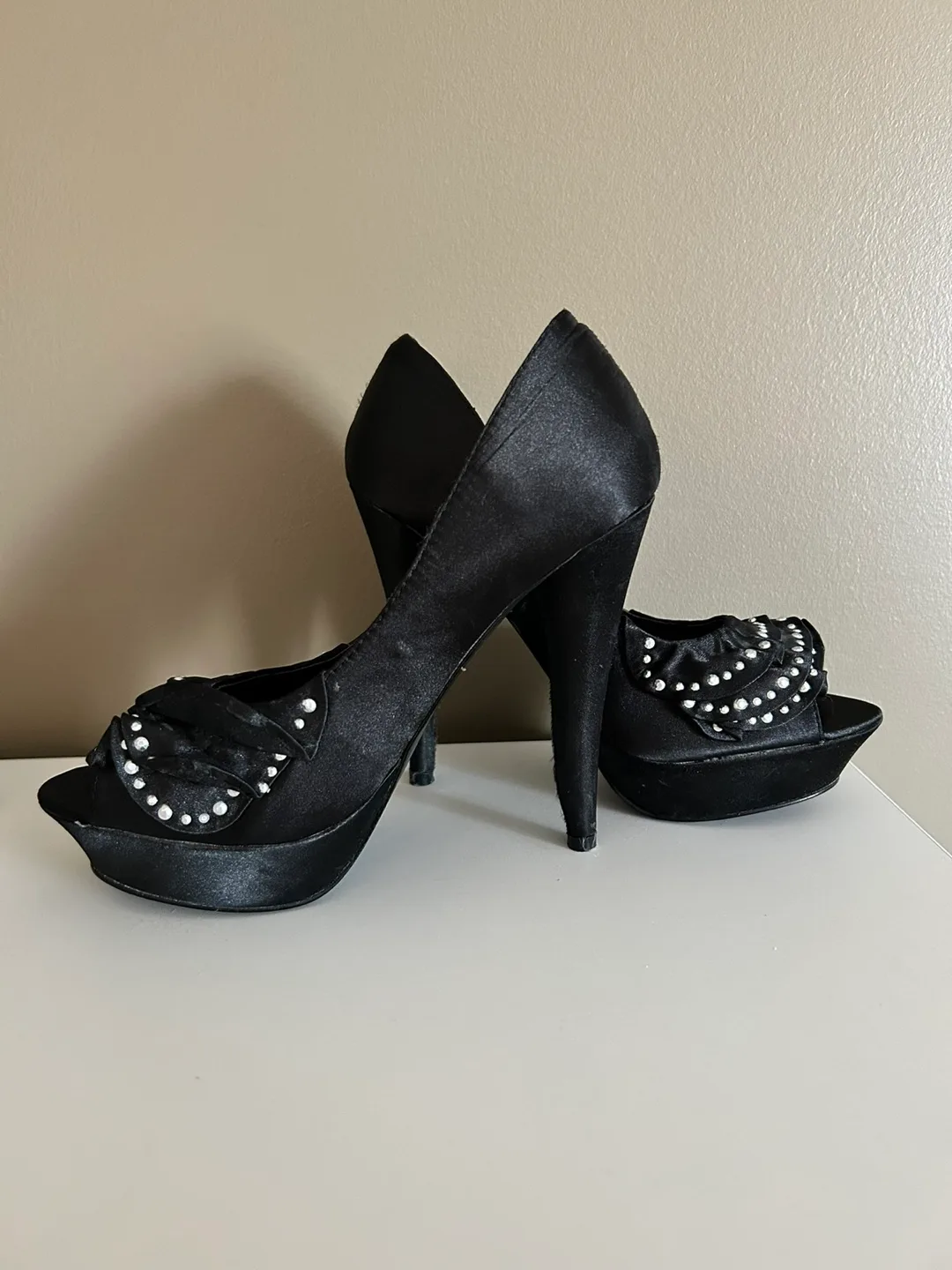 Club couture black size 6 heels image indicator(2)