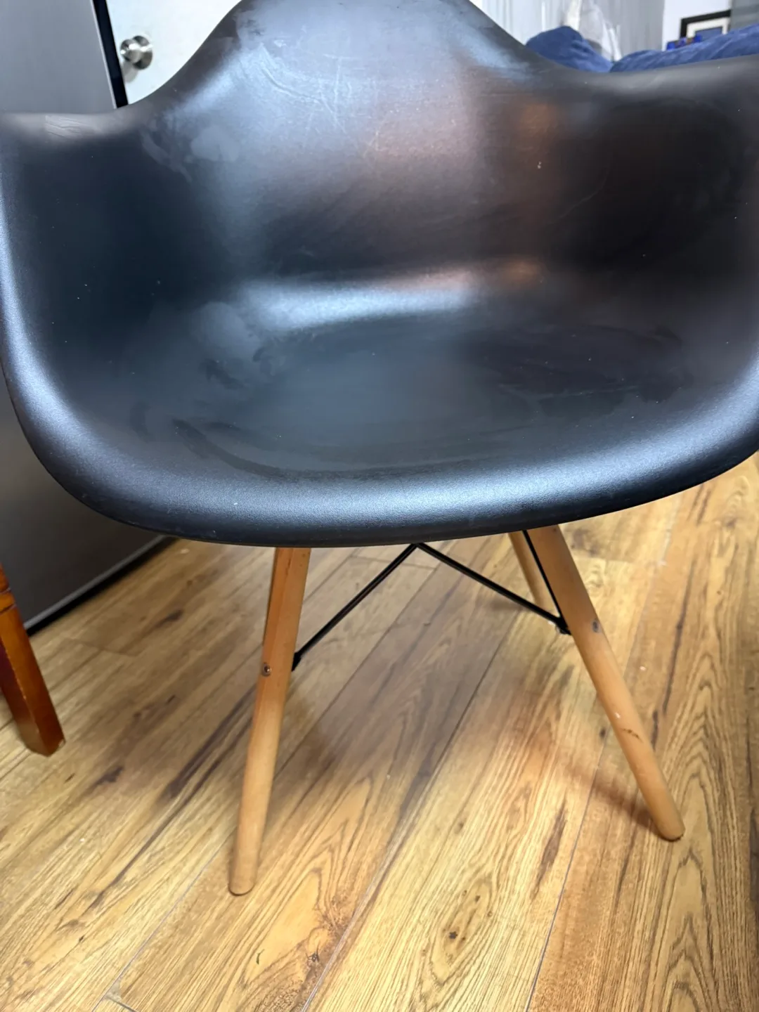 Black Molded Plastic Chair with Wooden Legs image indicator(2)
