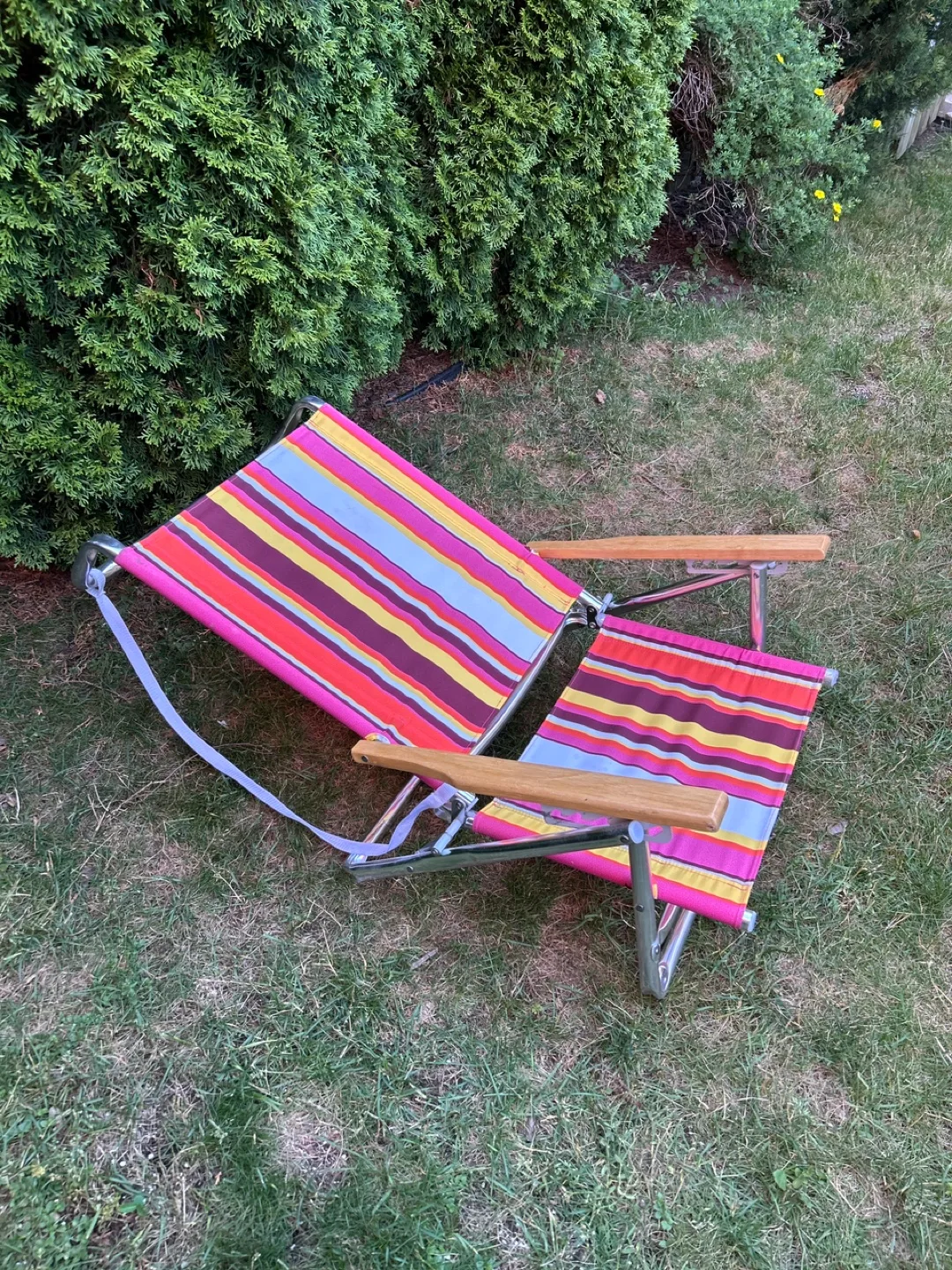 Striped Folding Beach Chair and beach umbrella image indicator(4)